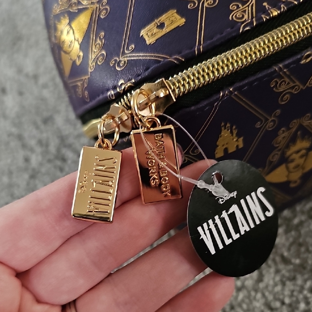 E62🔹️Disney Purple and Gold Disney Evil Queen Cosmetic Bag - Picture 2 of 4